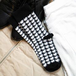 BAILEE hohe Socken in mit schwarz weißem Karomuster aus Baumwolle