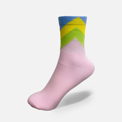 Hohe Baumwollsocken in rosa mit bunten Streifen